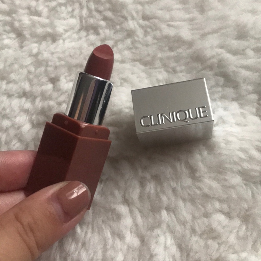 Travel Clinique lipstick in 01 blushing pop